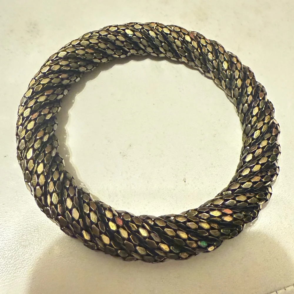 Vintage 1970's Brass Color Tone MESH Metal Swirl Bangle Bracelet *RARE*